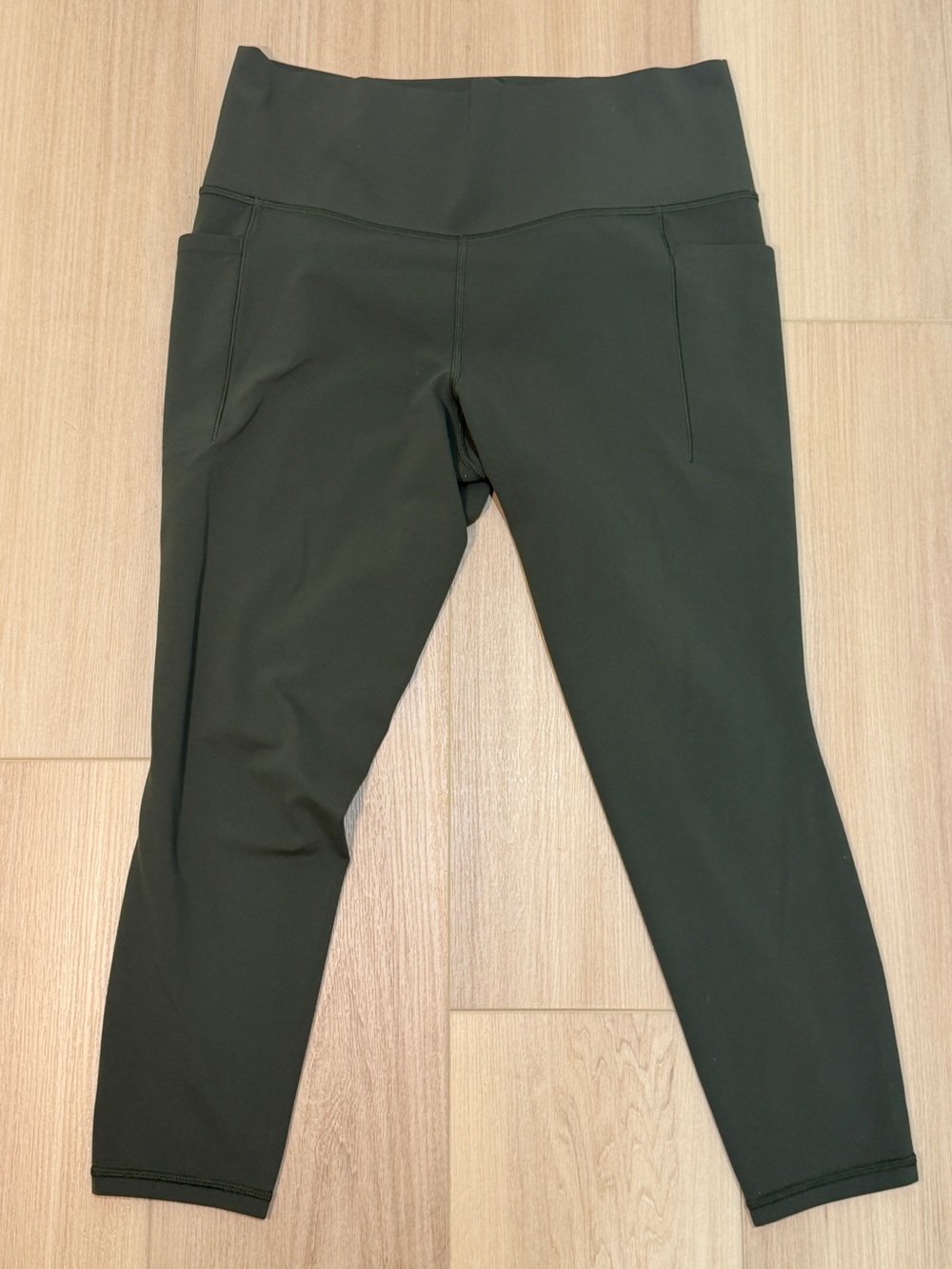 Athleta Salutation Stash Pocket II 7/8 Leggings